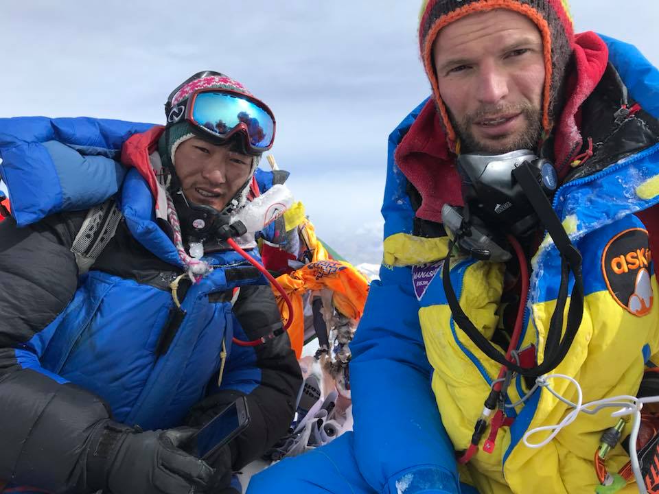 Перший львівʼянин на Евересті показав, як підкорював вершину: неймовірні фото та відео