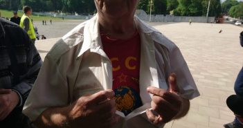 У Львові чоловік прийшов на Марсове поле у футболці з символікою СРСР