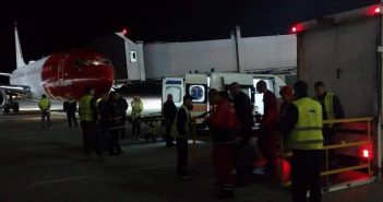Екстрена посадка норвезького літака у Львові: непритомному пасажиру надавали допомогу