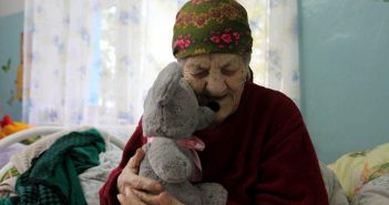 Львів’ян закликають приносити продукти й речі для літніх людей