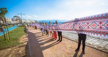 У турецькому місті Ізмір розгорнули величезну вишиванку (фото)