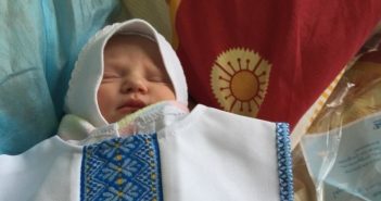 У Львові в пологовому будинку немовлятам дарували вишиванки (фото)