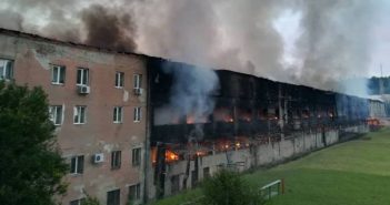 У Львові спалахнула масштабна пожежа на території спорткомплексу СКА