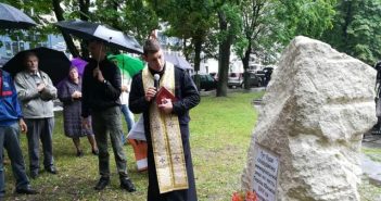 У Львові самовільно встановили пам'ятний знак Героям УПА, щоб унеможливити будівництво АЗС