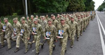 Колона десантників пройшла від військової частини на Стрийській до центру Львова