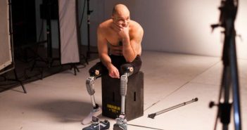 “Нескорений”: Боєць АТО після втрати ніг завоював золото в спорті і відкрив бізнес (відео)