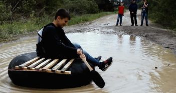 "Вася, давай весло": школярі зняли кумедне відео про українські дороги