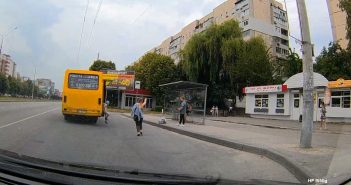У Львові дитина випала із маршрутки, яка рушила із відкритими дверима