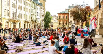 Lviv Yoga Day, Йога флеш-моб 1