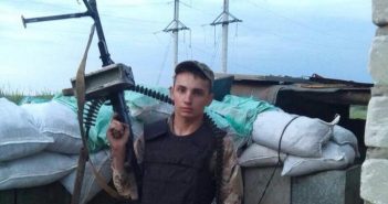 Мережу вразила історія пораненого бійця ЗСУ, який продовжував вести вогонь скільки міг