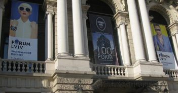 реклама на оперному театрі