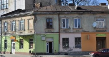 львів фасад пофарбований центр