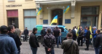 Під львівською митницею активісти влаштували пікет
