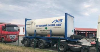 Вантажівку Львівського хімзаводу помітили на кордоні з Росією