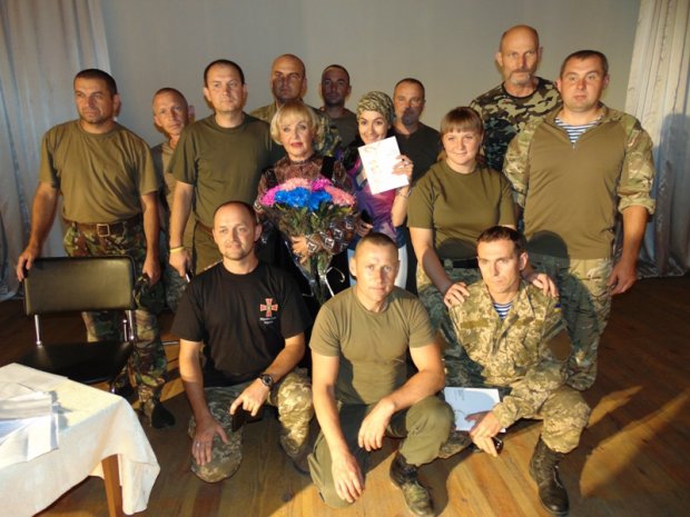 Ада Роговцева з військовими АТО