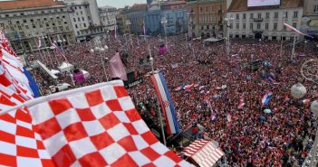 Фанати влаштували збірній Хорватії фантастичну зустріч на батьківщині