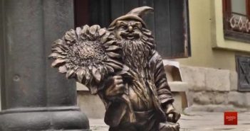 Сьогодні у Львові відкрили статуетку гнома, що є символом Вроцлава