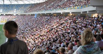 На «Арені Львів» зібралися 22 тис. Свідків Єгови з усього світу (Фото, Відео)