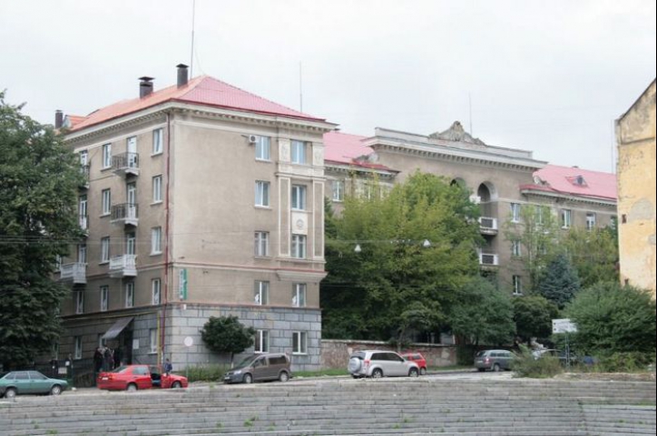Пологовий будинок на Мечникова у Львові