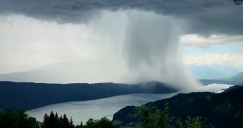 Рідкісний природній феномен: на гірське озеро з неба впало три тонни води