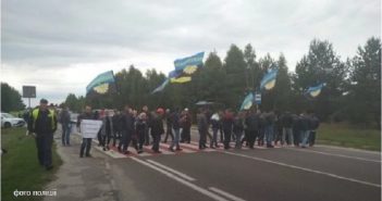 Шахтарі перекрили трасу до кордону на Львівщині. Що вимагають