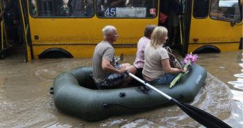 Як долають наслідки негоди у Львові