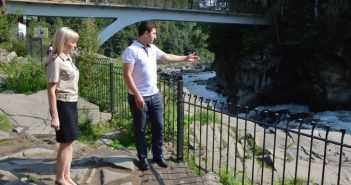 22-річний чоловік дістав з водоспаду Яремчі дитину без свідомості: подробиці героїчного вчинку (фото)