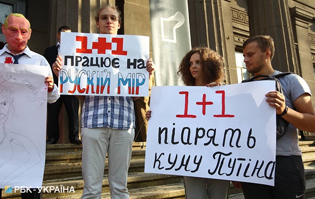 Активісти влаштували протест проти участі Марченко в проекті "Танці з зірками"