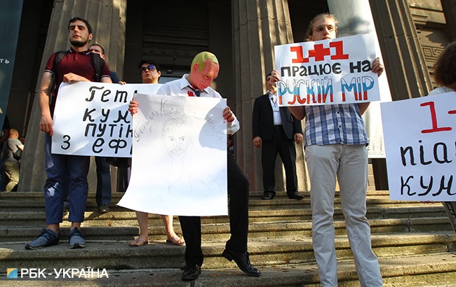 Активісти влаштували протест проти участі Марченко в проекті "Танці з зірками"