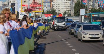 У Києві розгорнули найдовший в історії прапор України (фото, відео)