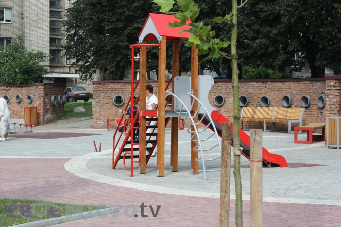 На вулиці Кульпарківській облаштовують громадський простір