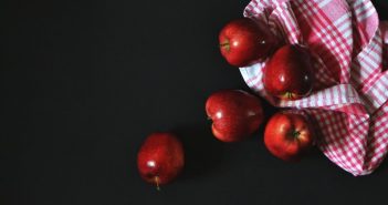 На Яблучний Спас, 19 серпня, святять фрукти та букети квітів