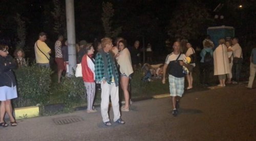 В автобусі було майже 70 українців,вночі після аварії їх відвезли переночувати до місцевої школи, фото Observator