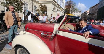 За кадром: як Зеленський знімає романтичну комедію у центрі Львова (фоторепортаж)