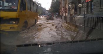 Львів знову затоплює під час зливи