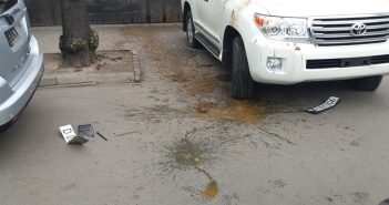 ''Як же без л*йна?'' У Києві облили фекаліями автомобілі російських дипломатів