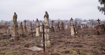 Дарахів. Загадкове кладовище