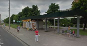 Зупинка до заміни павільйона, фото з google-maps (2015 р.)