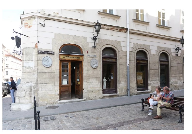 Музей розташований на площі Ринок позаду львівської Ратуші