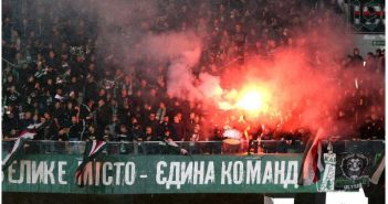 Фанати закидали поле фаєрами