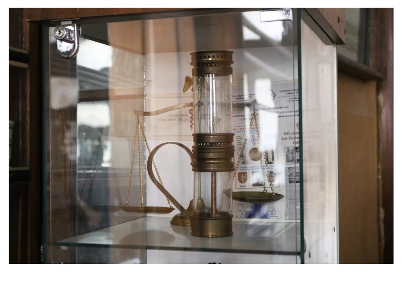У аптеці-музеї можна побачити першу в світі гасову лампу