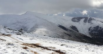 Карпати замело снігом