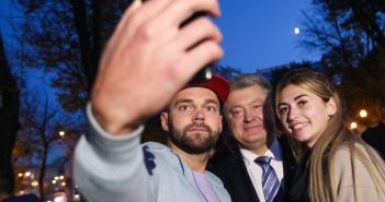 Петро Порошенко показав фото з вечірньої прогулянки Львовом