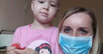 Дівчинка із Рави-Руської, в якої помер татко, потребує допомоги в боротьбі з раком