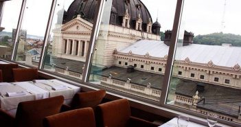 Ресторан на останньому поверсі готелю «Панорама»