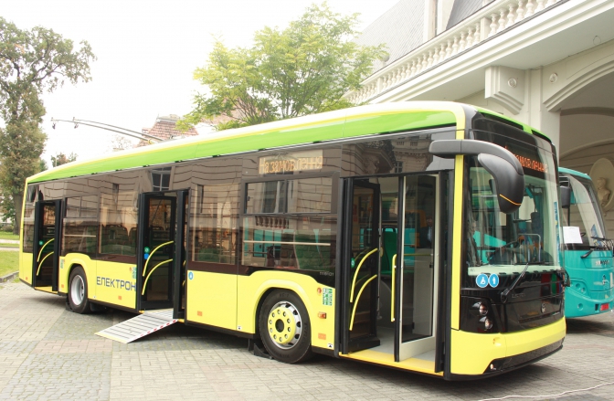 низькопідлоговий тролейбус
