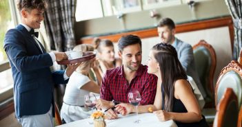 ресторан офіціант побачення