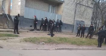 У Львові десять молодих людей розгромили ігрові автомати
