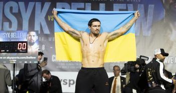 Усик з прапором України викликав фурор в Манчестері