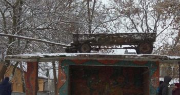 На Львівщині у ніч на Андрія зупинку “прикрасили” фірою
